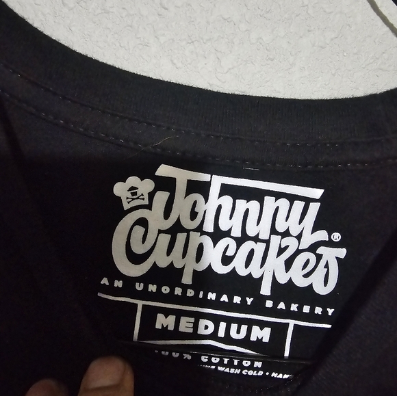 Johnny Cupcakes Shirt - Picture 3 of 3